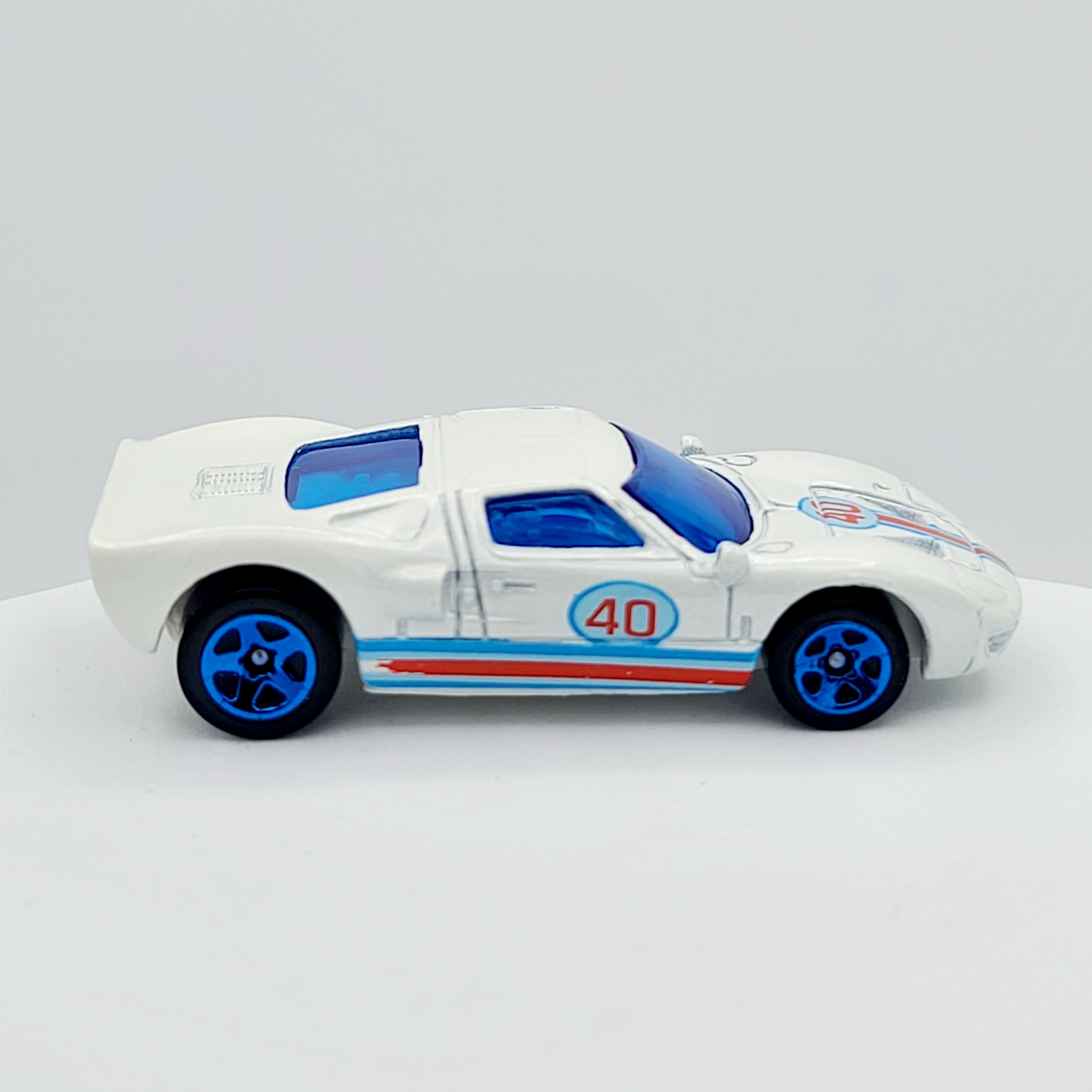 Hot Wheels Ford GT40 (2009 HW Basic - Web Trading Cars)